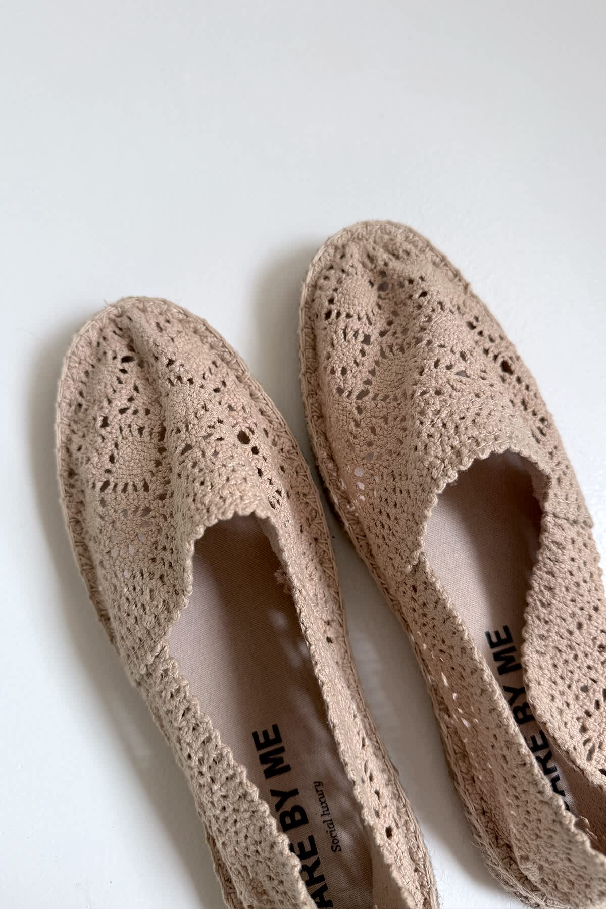 Håndlavede beige espadriller fra Care By Me med bomulds overdel og komfortabel sål perfekt til sommer - køb hos butikalrum.dk