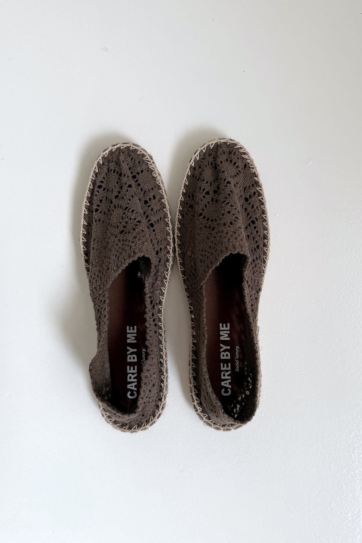 Håndlavede brune espadriller fra Care By Me med bomulds overdel og komfortabel sål perfekt til sommer - køb hos butikalrum.dk