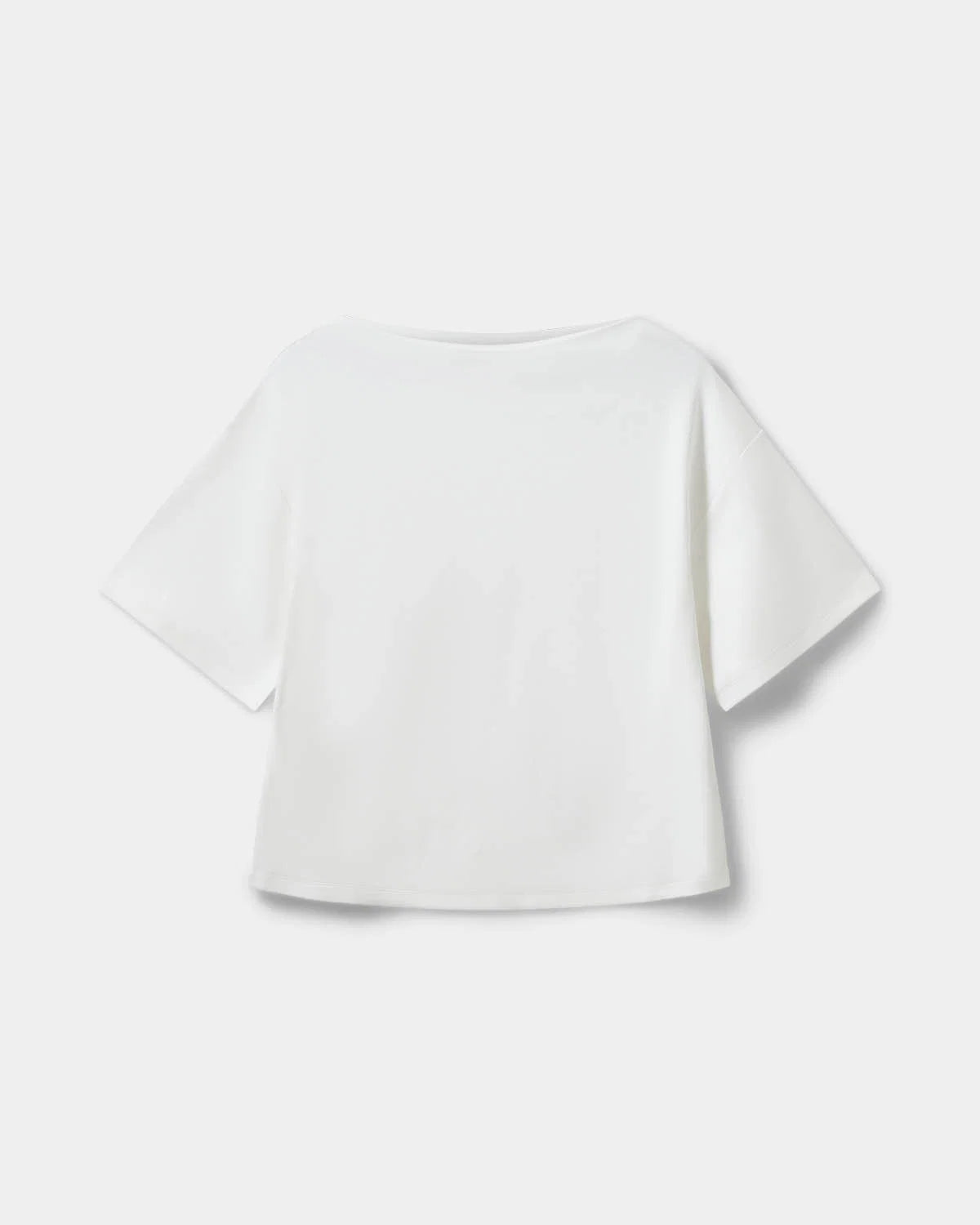 TEASW T-shirt fra Sofie Schnoor i Off White med bådhalsudskæring og boxy ærmer – køb hos butikalrum.dk.