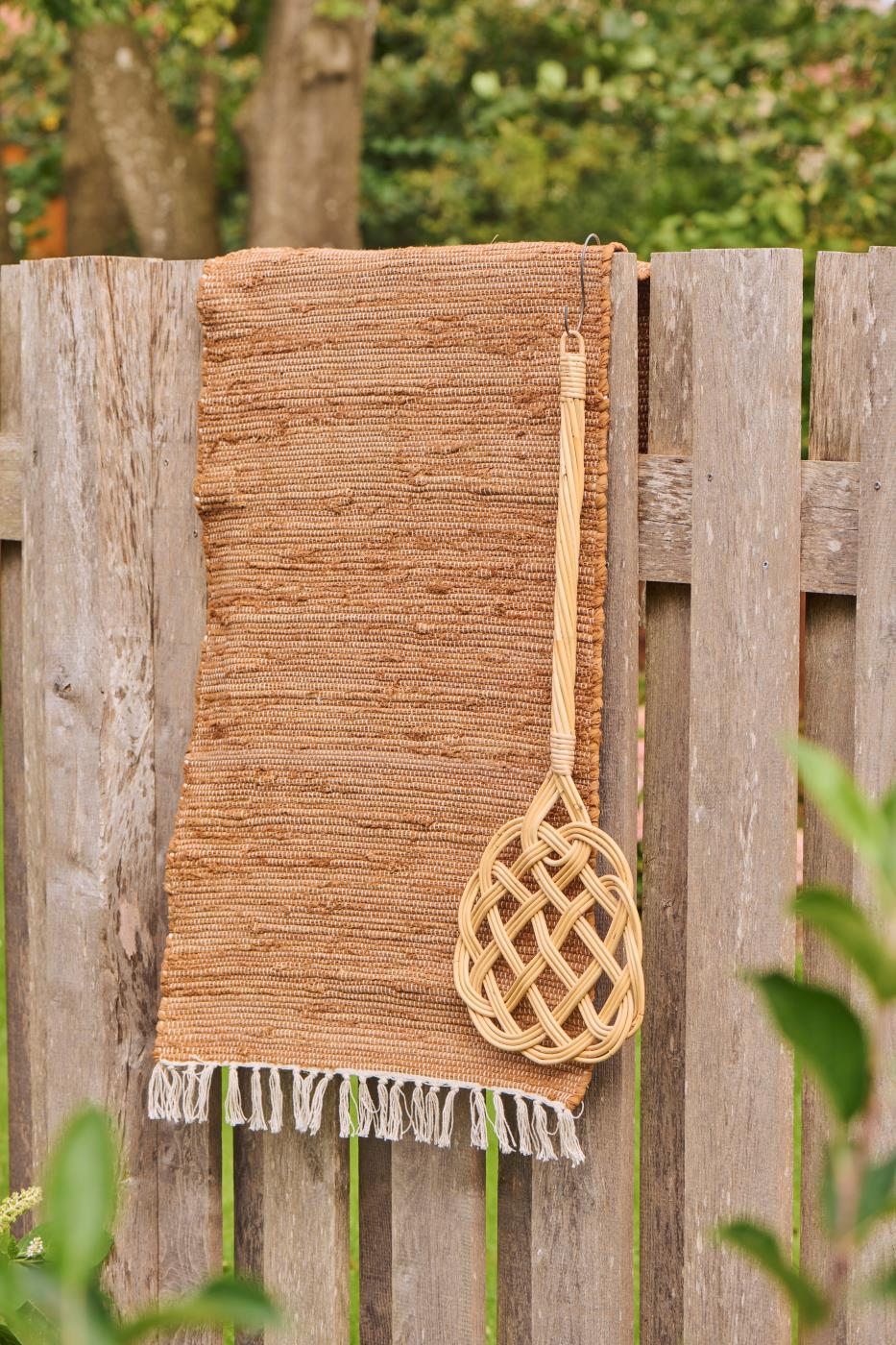 Rattan tæppebanker 25x3x72 cm – køb hos butikalrum.dk