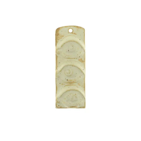 Håndlavet vægrelief "Third Eye" i Warm Sand med tre øjne, 9.2 x 3.5 x 1.8 cm – dansk design, fra butikalrum.dk