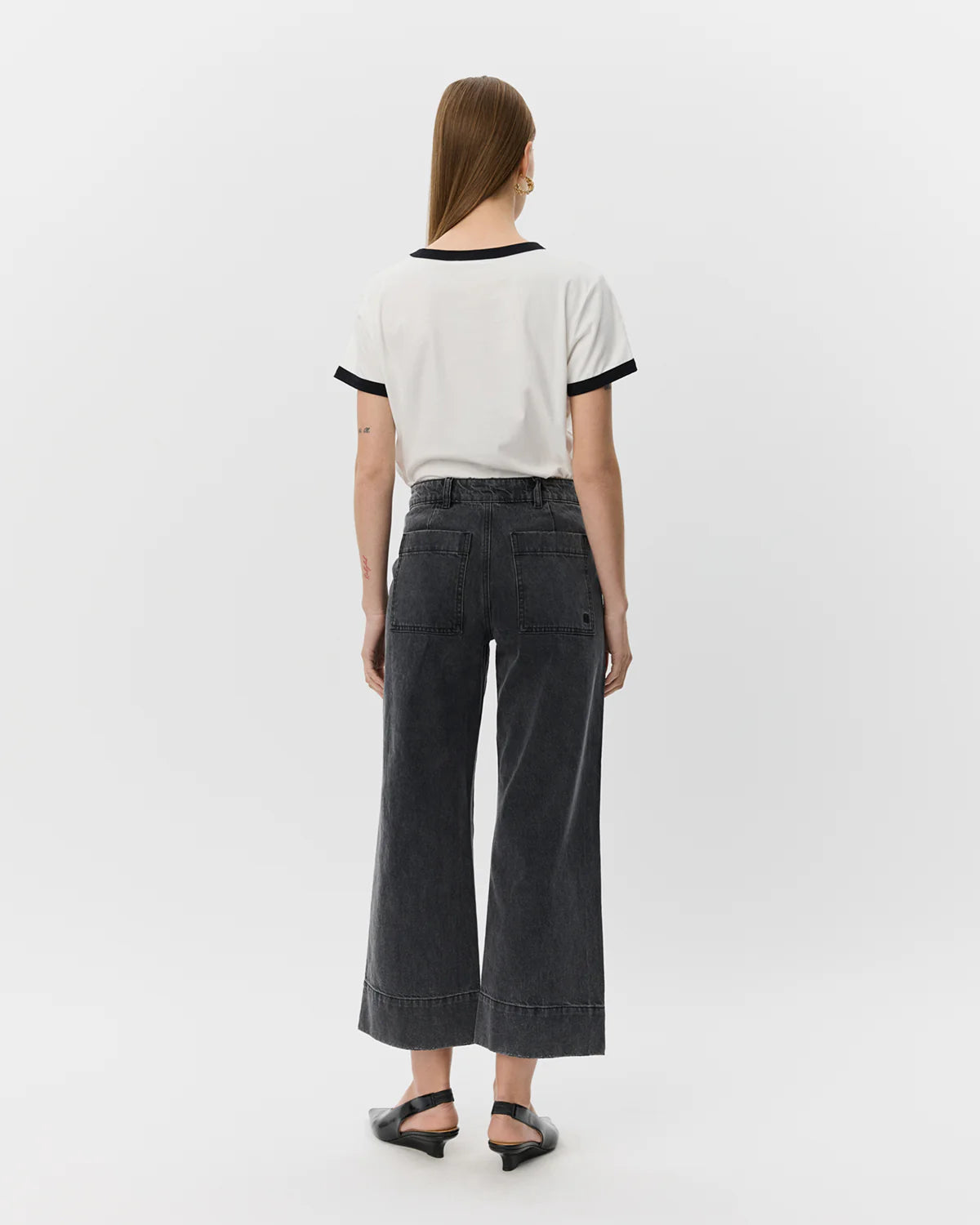 Sortvasket ToulouseSW jeans med lige ben og knappelukning fra Sofie Schnoor