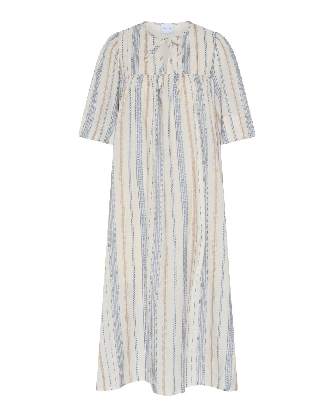 Lang kjole i light blue fra LA RŌUGE med jacquard mønster korte ærmer og feminin pasform i viskose bomuld og hør - køb hos butikalrum.dk