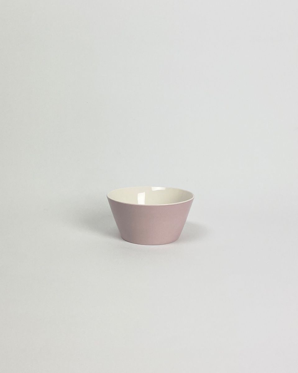 Anne Black Plain bowl i lavender porcelæn – køb hos butikalrum.dk