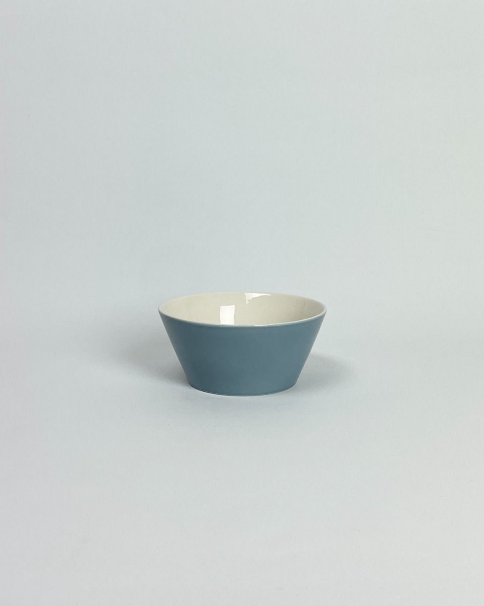 Anne Black Plain bowl i Ocean blå porcelæn – køb hos butikalrum.dk