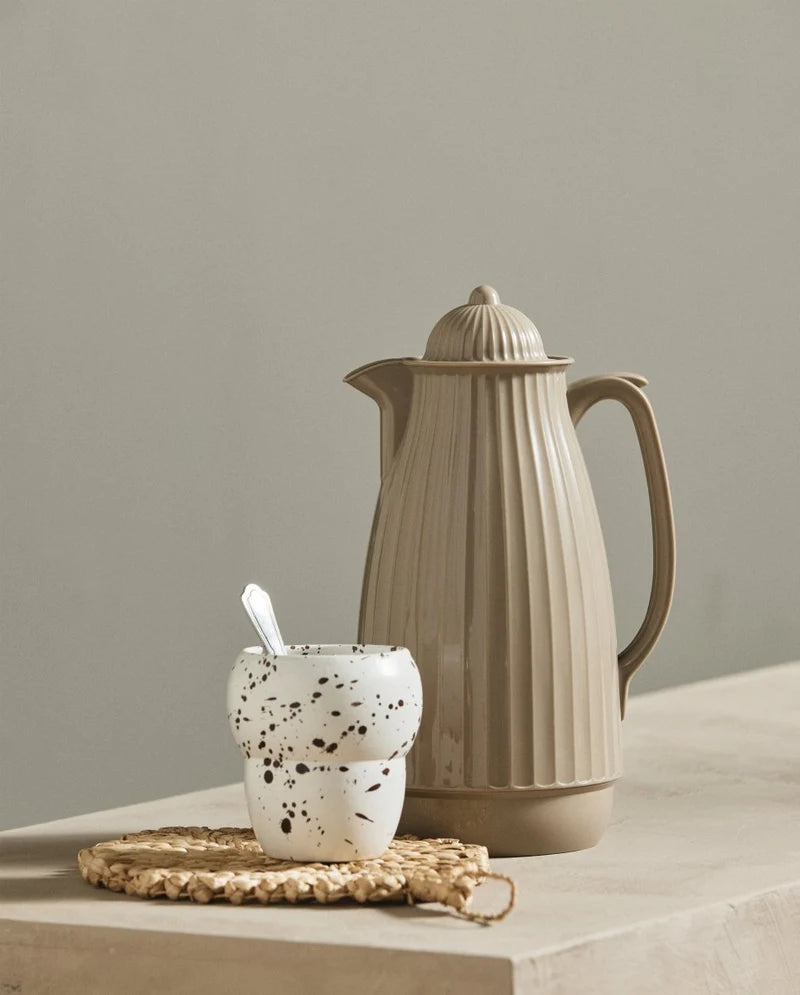Elegant termokande i beige til kaffe og te – køb hos Butik Alrum
