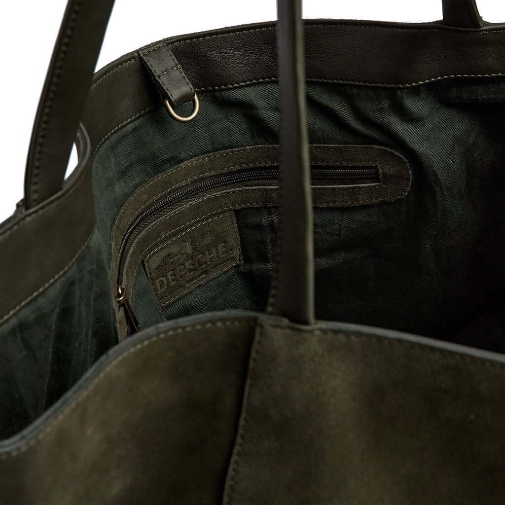 Bilbao Shopper i Army Green fra Depeche i blødt skind og ruskind med rummeligt design – køb hos Butik Alrum på Amager eller online på butikalrum.dk.