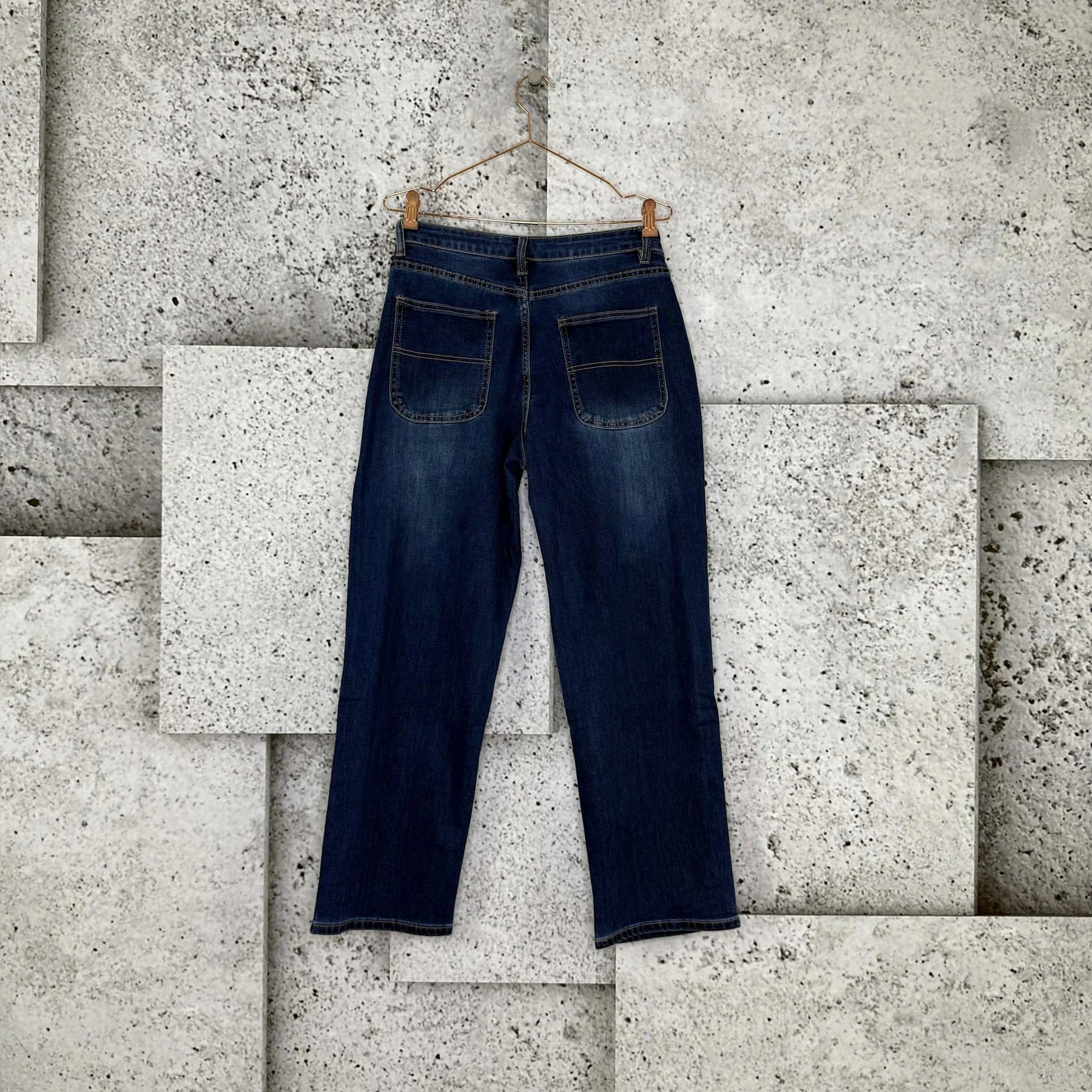 Paulos 1663 jeans i blue denim fra Cabana Living – køb hos butikalrum.dk