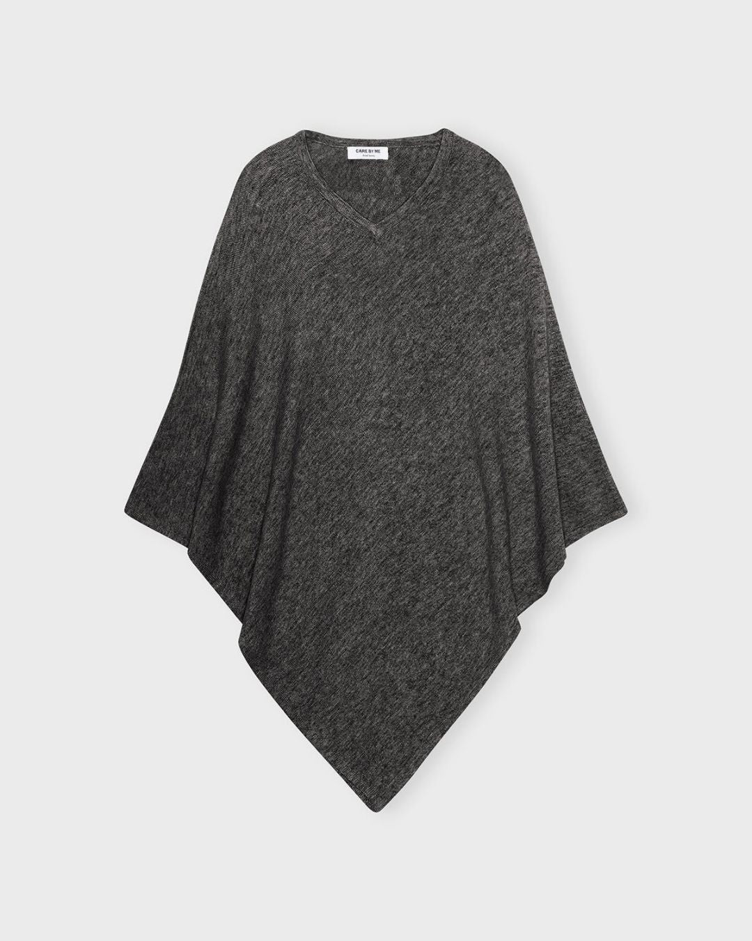 LISE Poncho i cashmere i farven Dark Grey med let v-formet halsudskæring, håndlavet i Kathmandu.