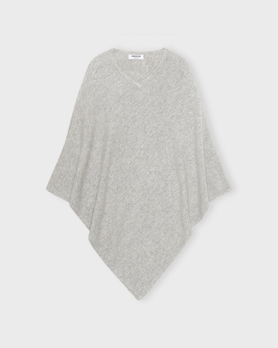 LISE Poncho i cashmere i farven Light Grey med let v-formet halsudskæring, fremstillet med omtanke i Kathmandu.