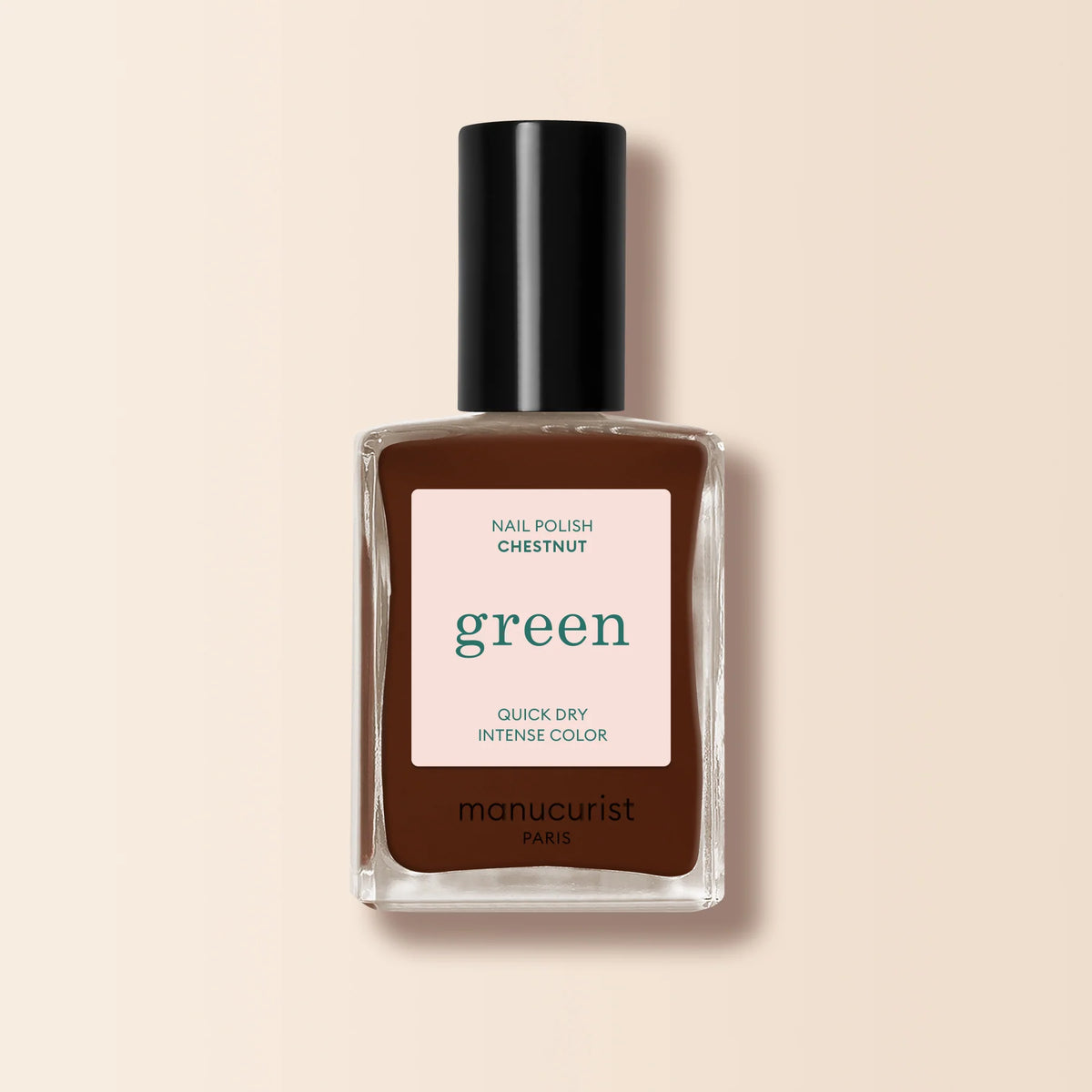 Manucurist Green Nail Polish i Chestnut, varm hasselnøddebrun neglelak med bordeaux nuancer – køb hos butikalrum.dk.