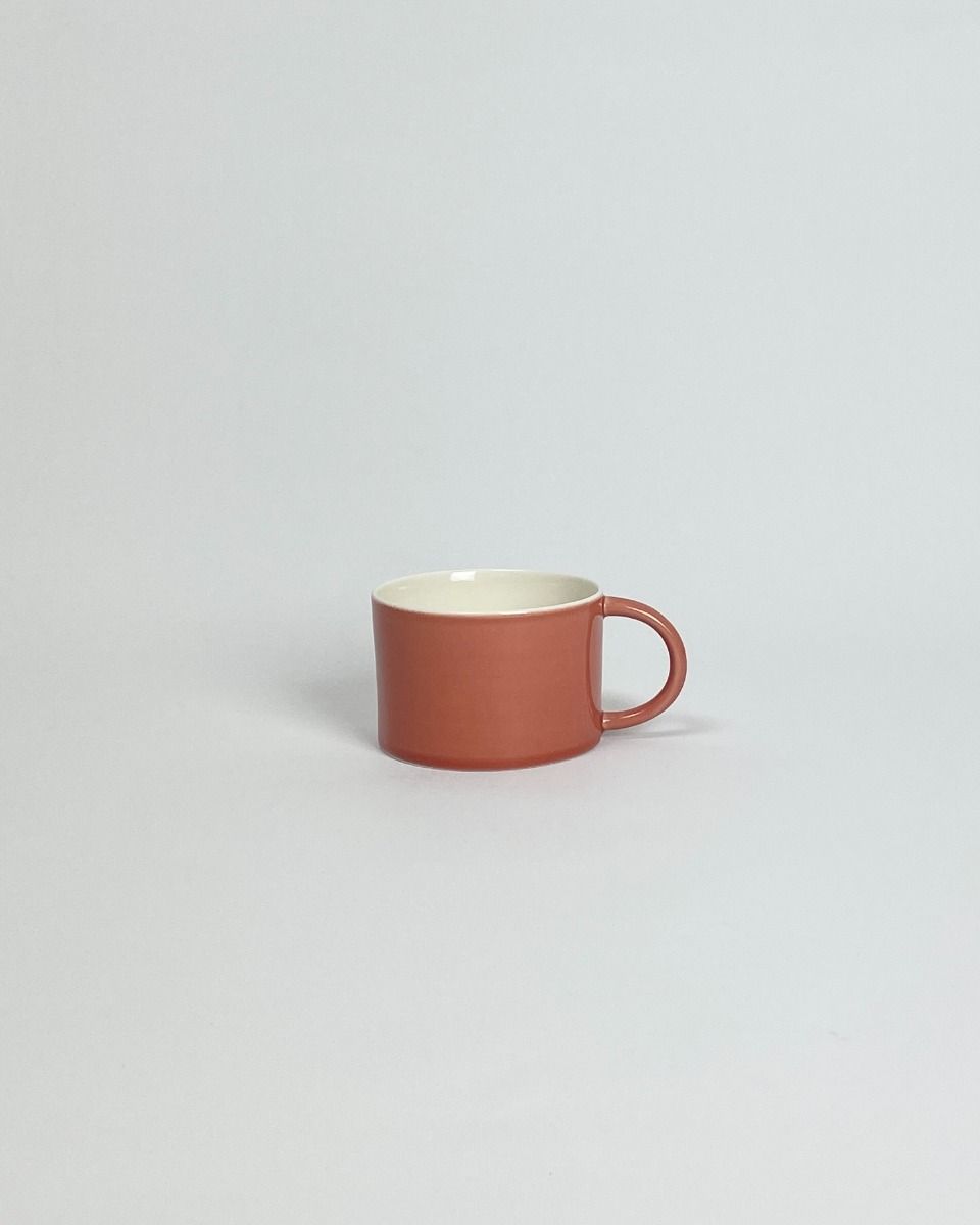 Hånddrejet porcelænskop i cinnamon brun – 230 ml bred kop