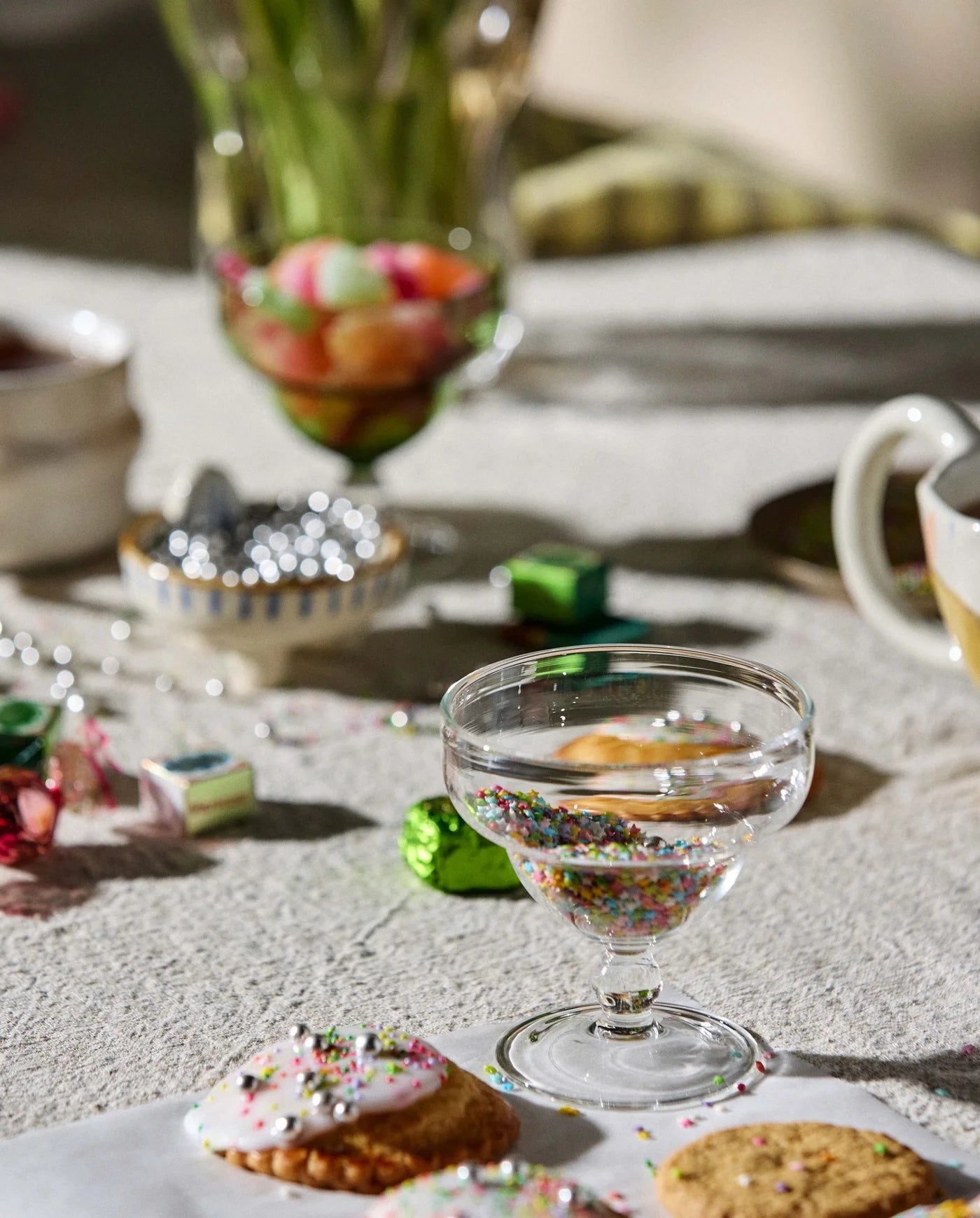 Elegant klart cocktailglas med fod til drinks og desserter – køb hos Butik Alrum