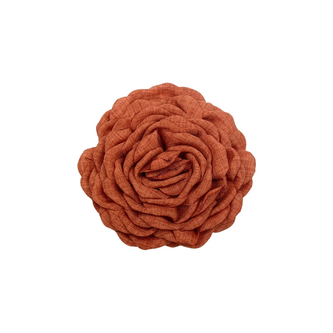 Stor Daisy hårklemme med brændt orange blomst og sort plastklemme – dekorativt hårpynt til hverdag og fest, køb hos butikalrum.dk.