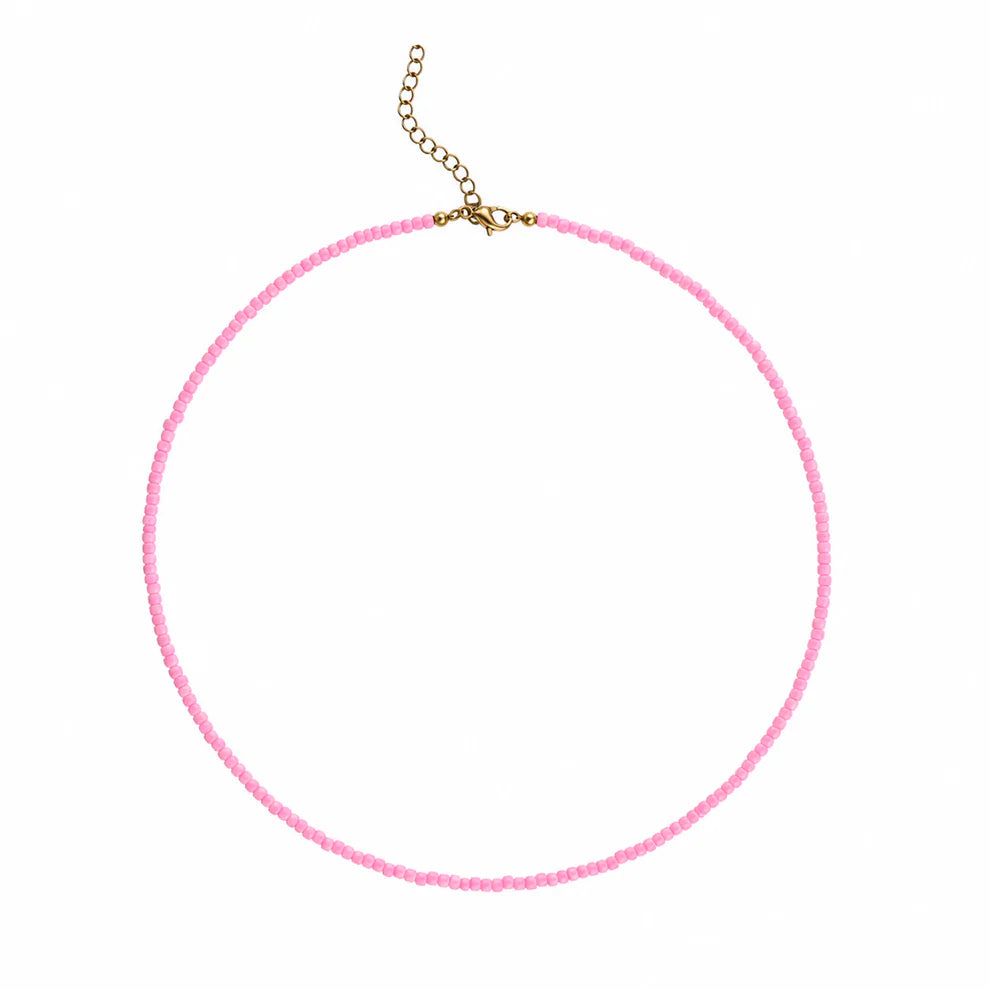 Ella halskæde i pastel rosa med akrylperler og justerbar lås – køb hos Butik Alrum