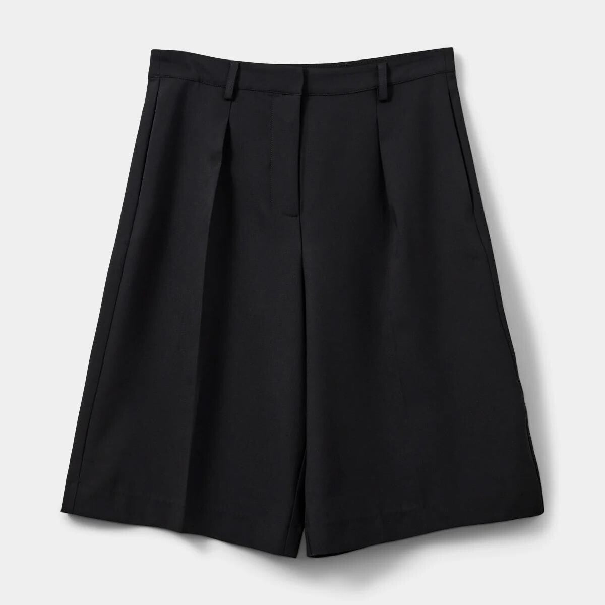 ELSASW bermuda suit shorts i black fra Sofie Schnoor – køb hos butikalrum.dk