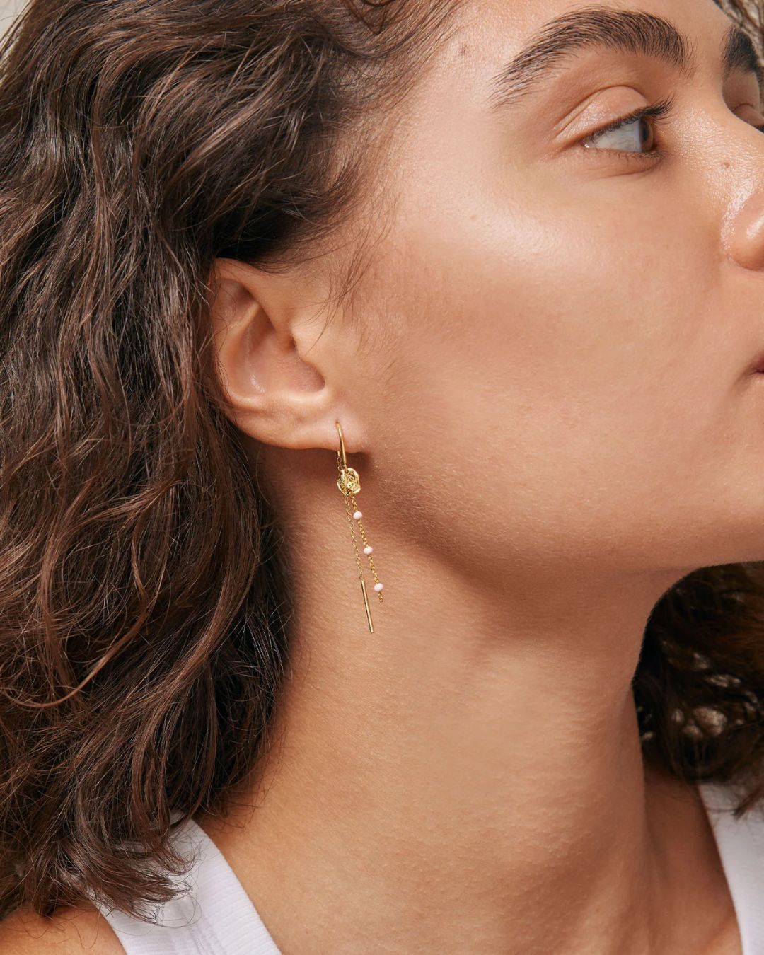 Enamel lola refined øreringe i guld med rosa perler