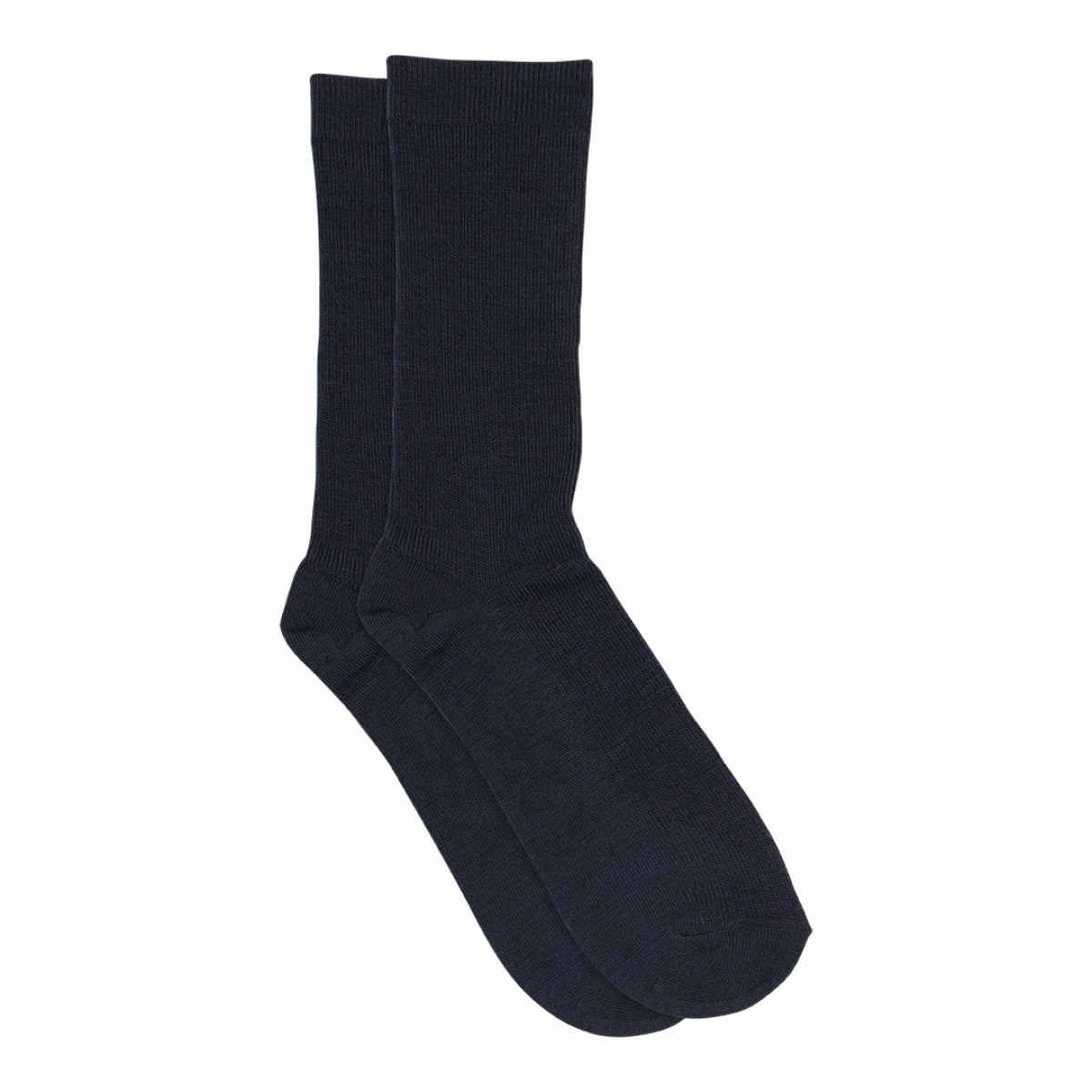 Fine Wool Rib Socks fra MPwoman i Navy, tynde og bløde ribstrømper i merinould med forstærket hæl og tå – køb hos butikalrum.dk.