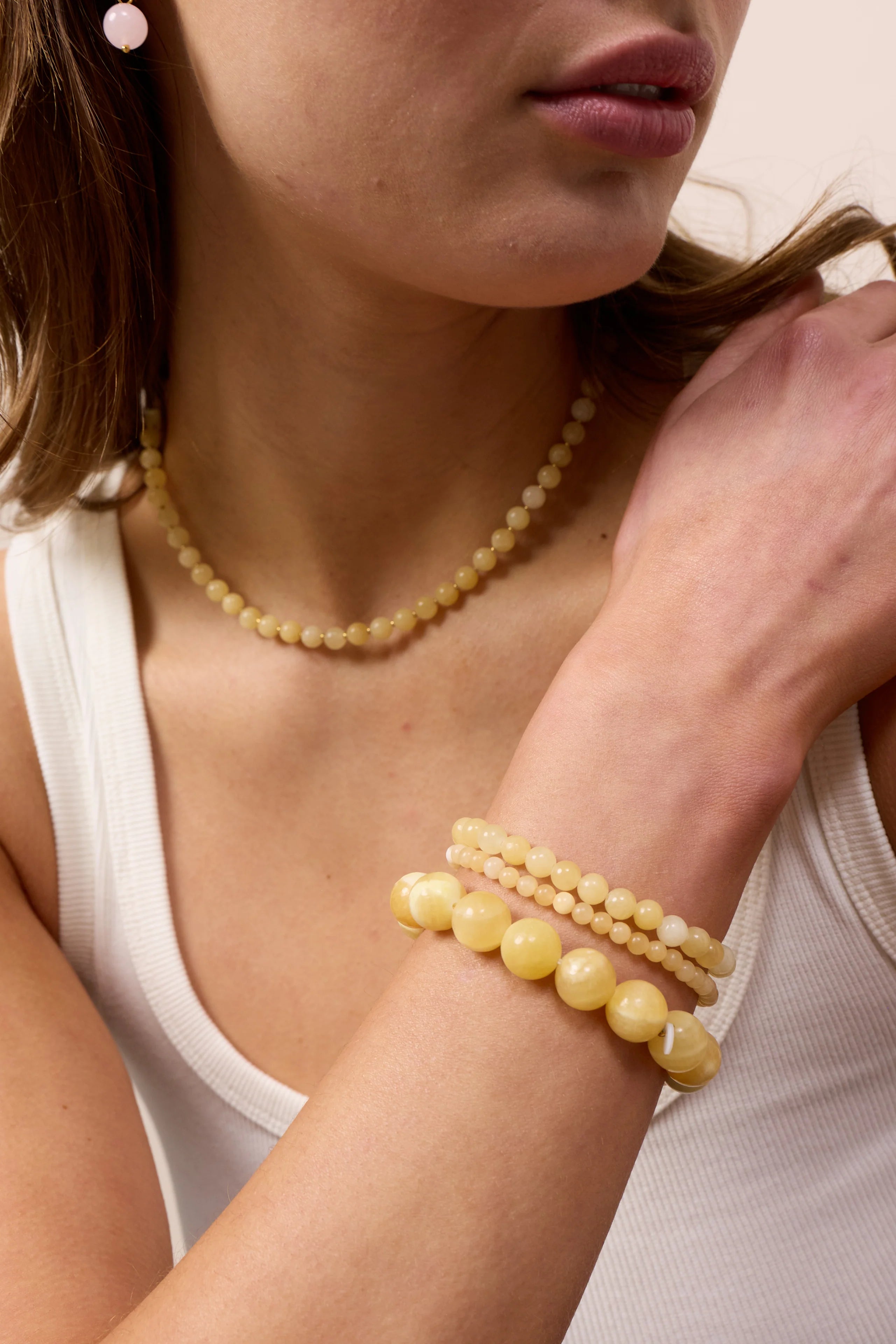 Essential Gul Jade Stretch armbånd fra Soï Copenhagen med natursten – køb hos Butik Alrum