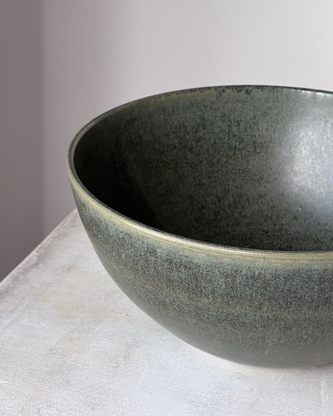 Stor Oda salatskål, hånddrejet design til salater, frugt eller dekoration