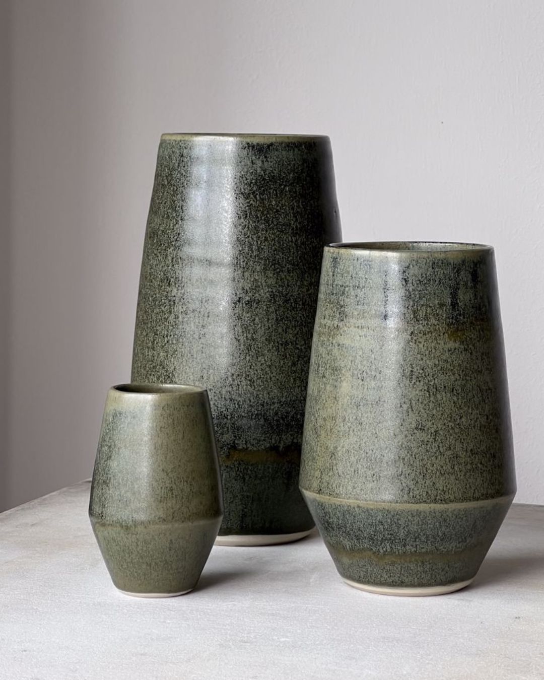 ODA Garden Vase fra Julie Damus, håndlavet og elegant til blomsterdekorationer.
