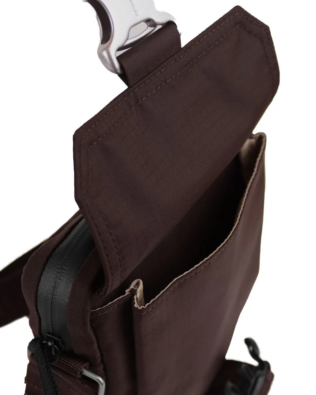 Kintobe NICO mini-messenger taske i Downtown Mocha – unisex taske til hverdag og byliv