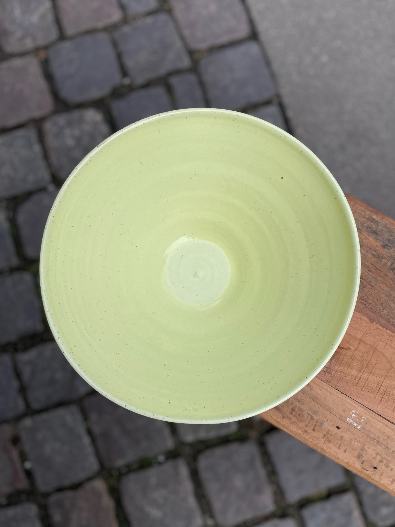 Bornholmsk Keramik ø-skål i large med lemonade gul farve – håndlavet keramisk skål.