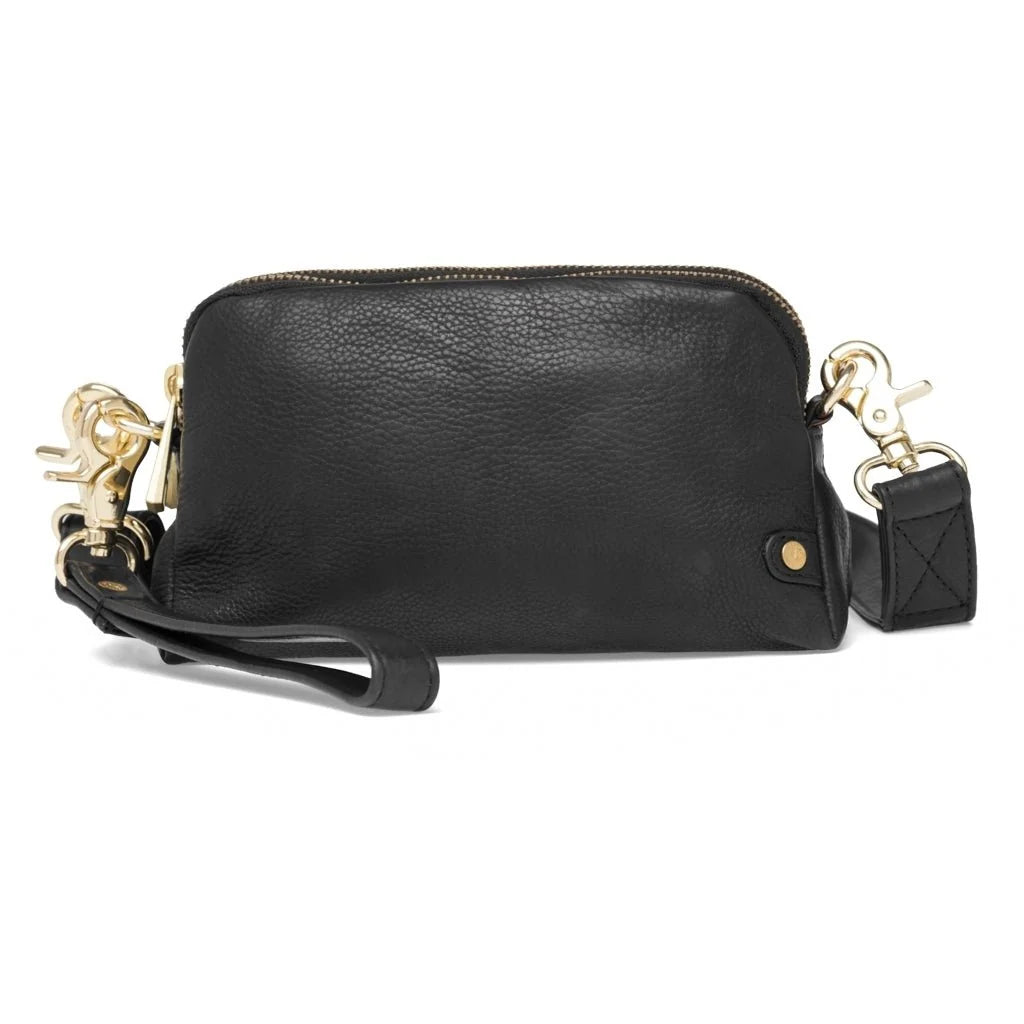 Golden Chic Clutch fra Depeche i blødt kalveskind med klassisk design og praktisk ruminddeling – køb hos Butik Alrum på Amager eller online på butikalrum.dk.