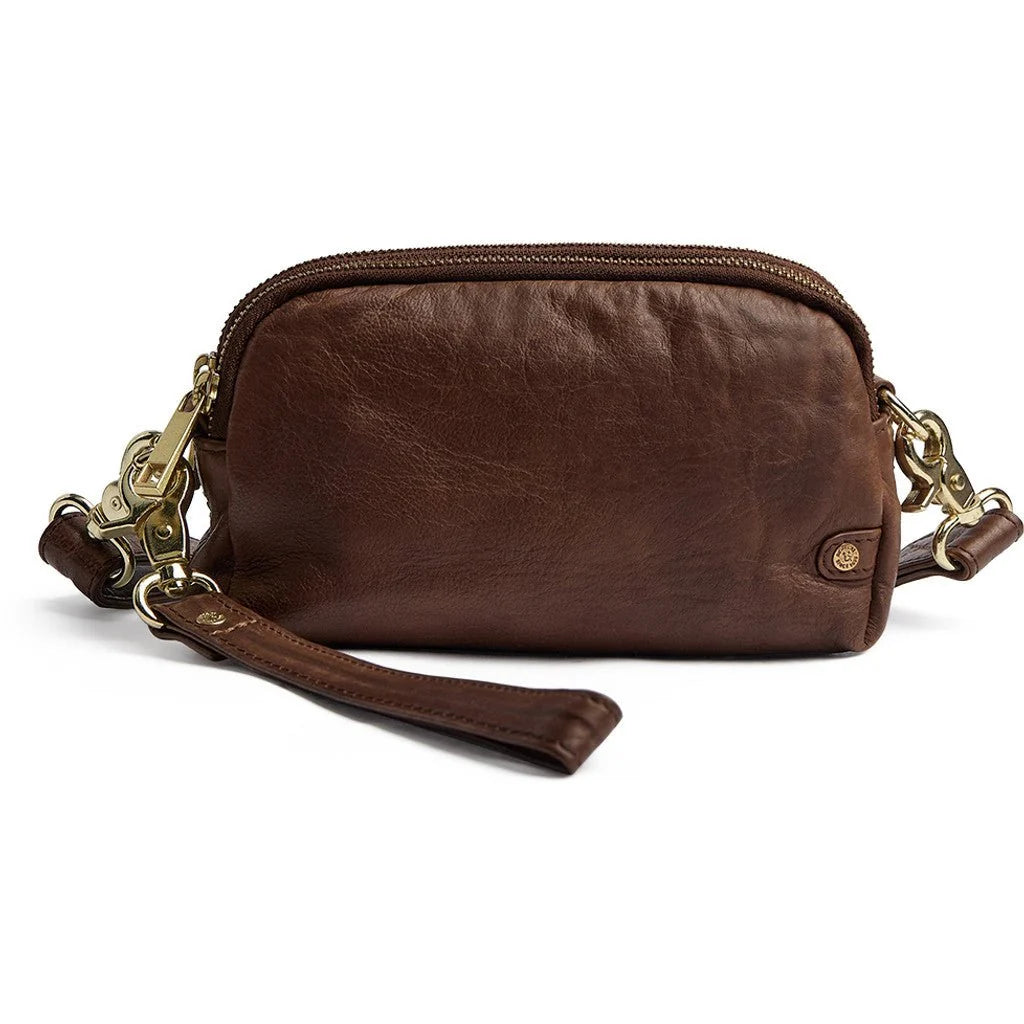 Golden Chic Clutch fra Depeche i blødt kalveskind med klassisk design og praktisk ruminddeling – køb hos Butik Alrum på Amager eller online på butikalrum.dk.