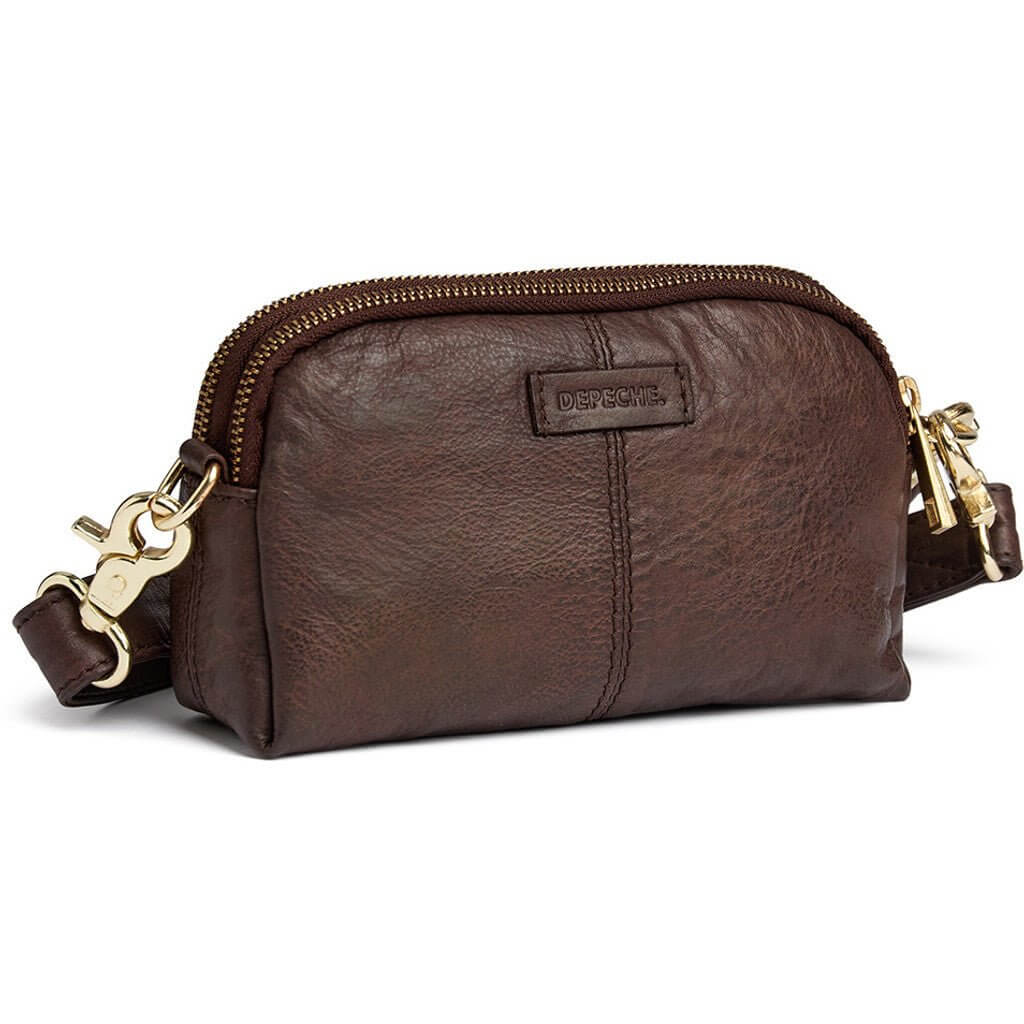 Golden Chic Clutch fra Depeche i blødt kalveskind med klassisk design og praktisk ruminddeling – køb hos Butik Alrum på Amager eller online på butikalrum.dk.