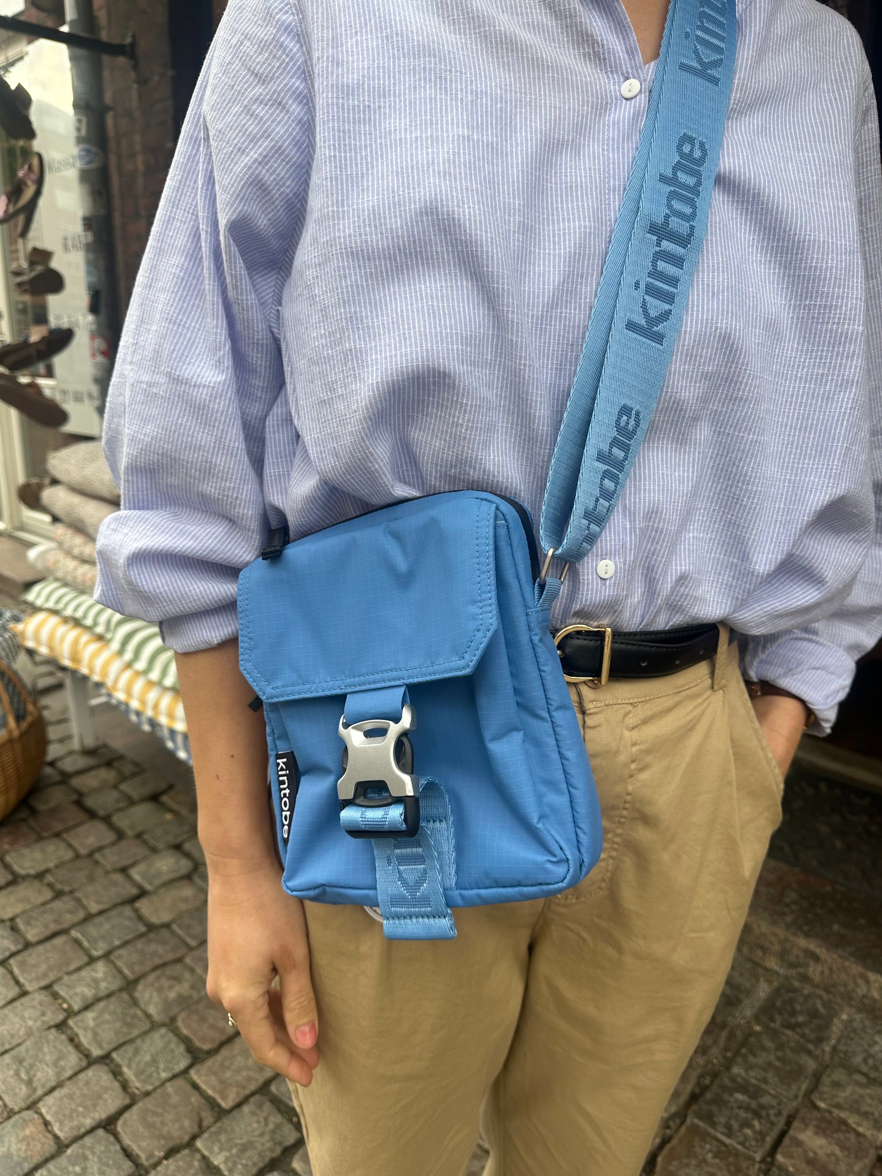 Kintobe Nico taske i Storm Blue – køb hos butikalrum.dk