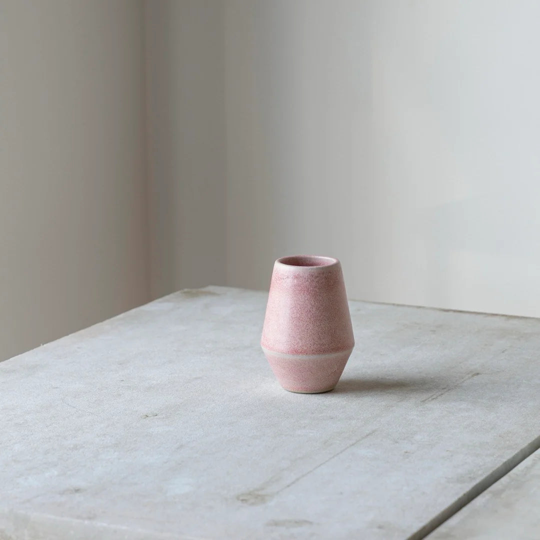 Oda vase lille i rosa fra Julie Damhus til blomster og dekoration - koeb hos butikalrum.dk