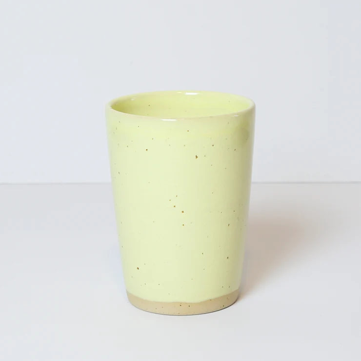 Ø-kop Tall i Lemonade, håndlavet bornholmsk keramik Ø7,5 cm – køb hos butikalrum.dk.
