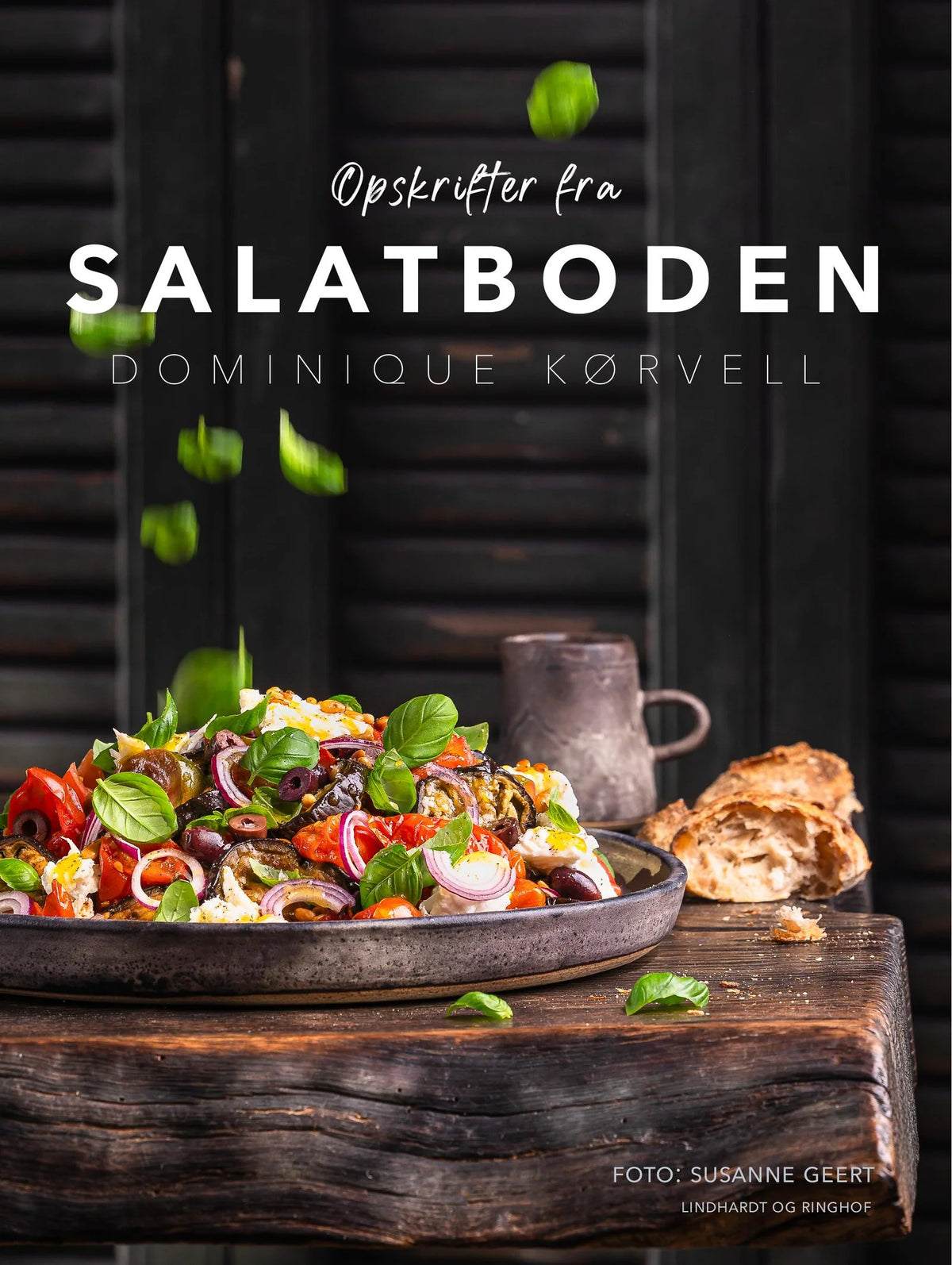 Salatboden af Dominique Kørvell med 50 inspirerende opskrifter på friske, lune og fyldige salater.