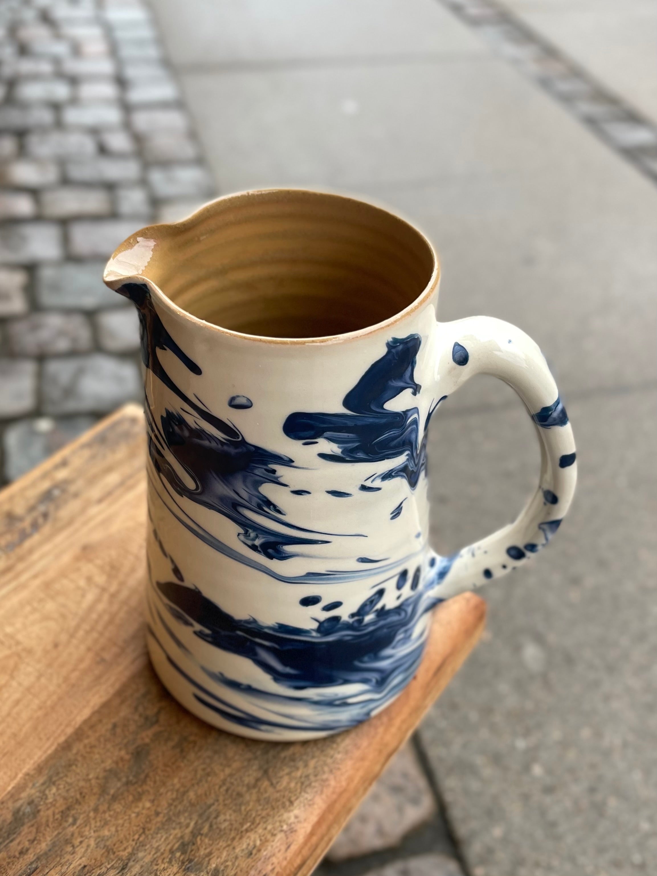 Splash kande i blå fra Jensens Potter – køb hos butikalrum.dk
