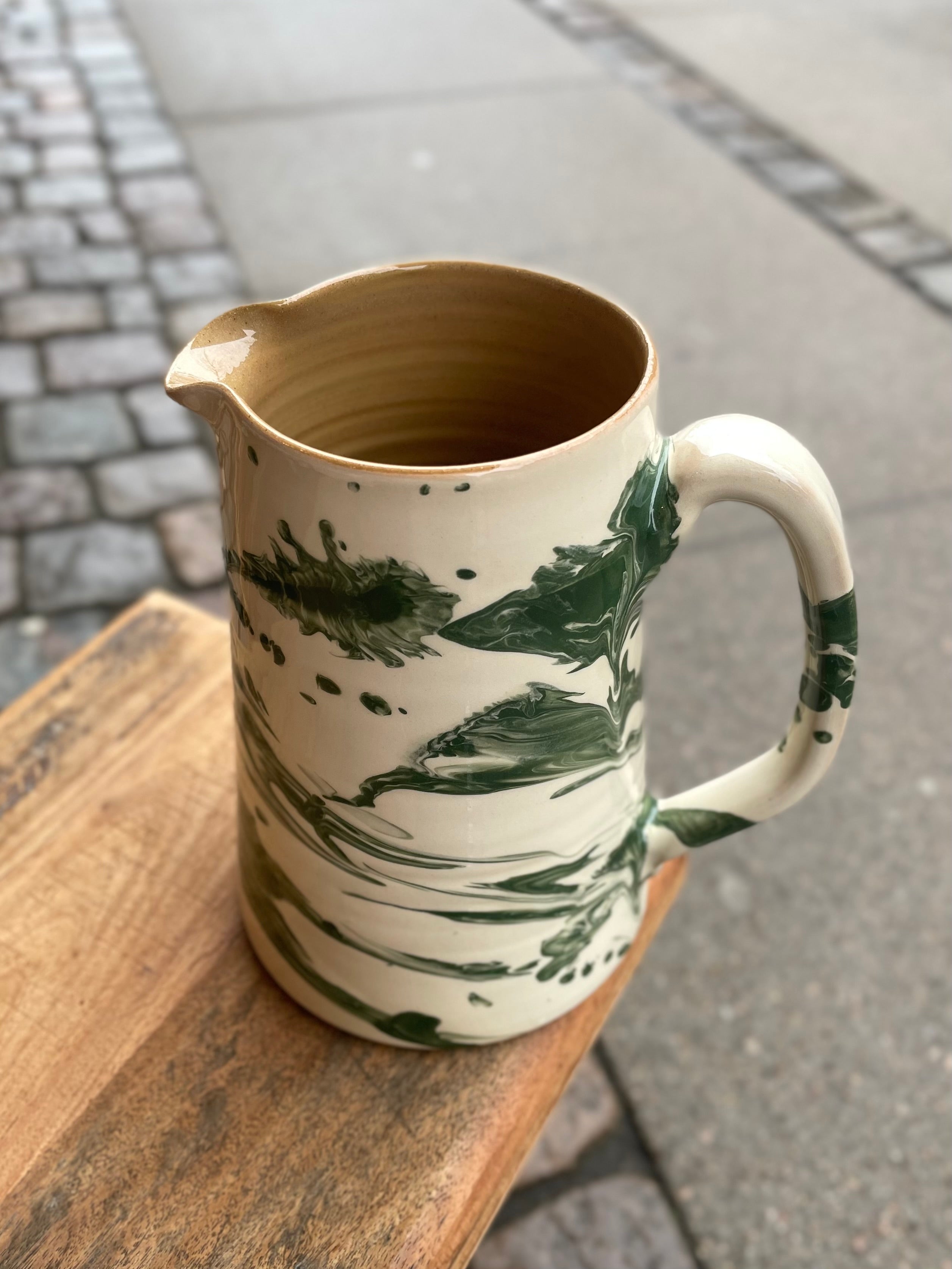Splash kande i grøn fra Jensens Potter – køb hos butikalrum.dk
