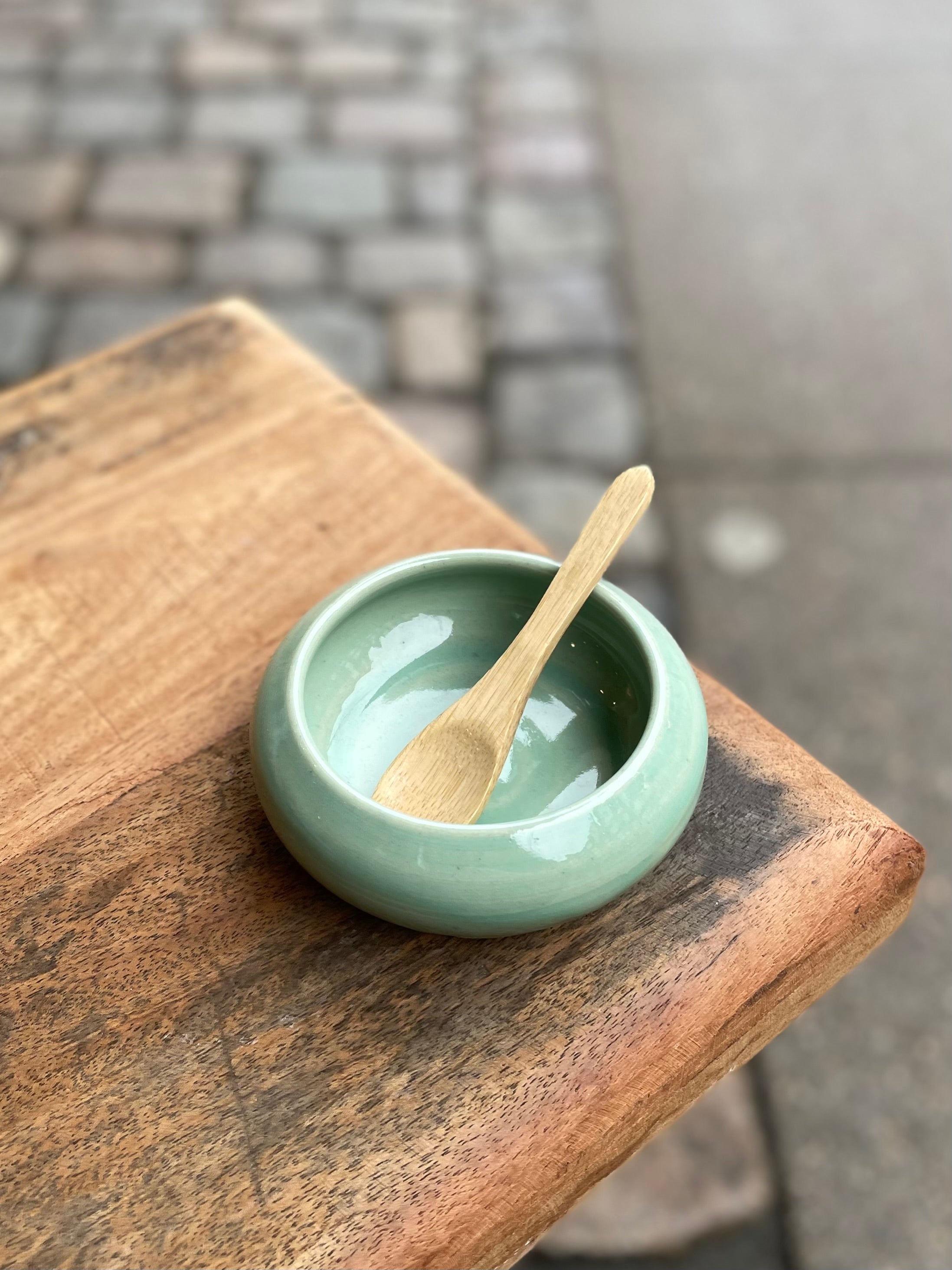 Vangs saltkar med ske i mint grøn – køb hos butikalrum.dk
