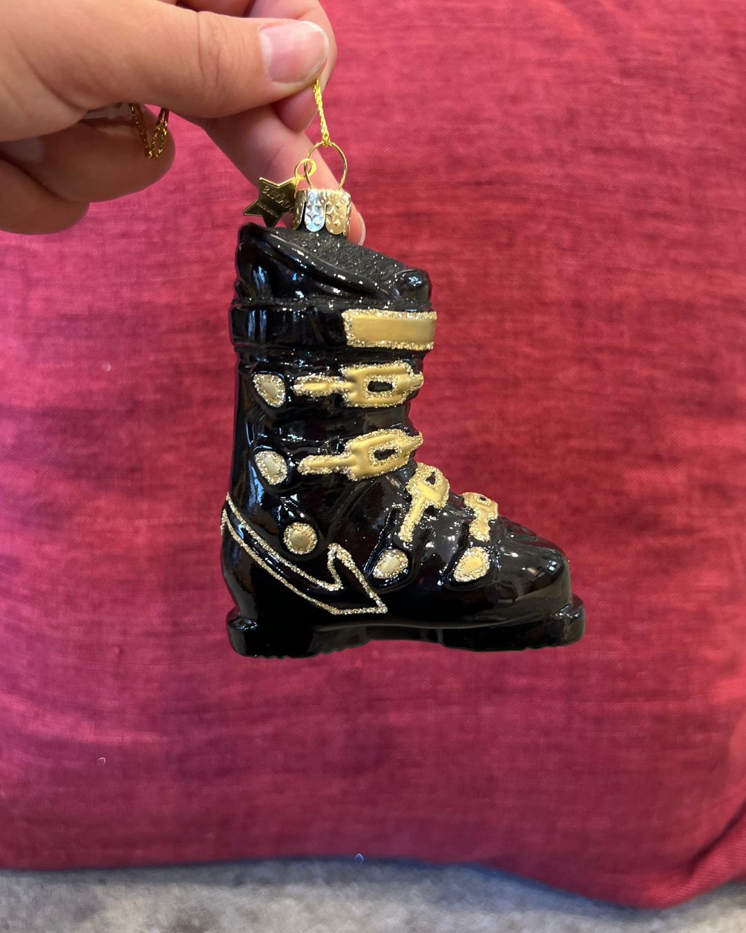 Anderledes juleornament fra Vandel tilføjer personlighed og humor til juleudsmykningen.