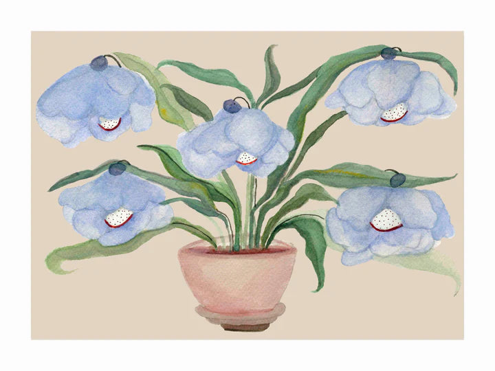 Desert Blueballs, kunstværk fra Krull Studio. Motiv af krukke med blå blomster og store grønne blade. Plakat til din bolig fra Butik Alrum, vi har også rammer.
