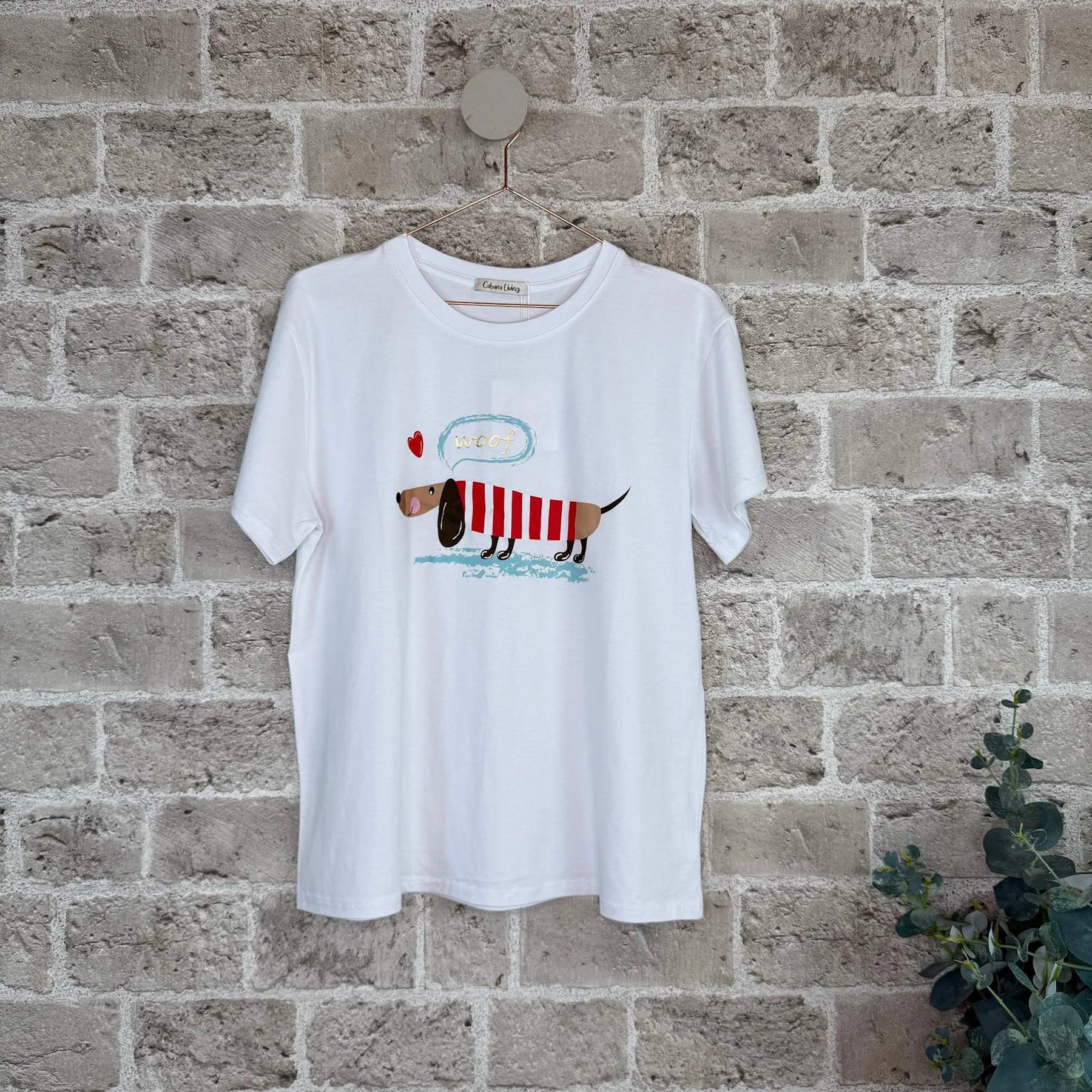 WOOF DACH T-shirt i 95% bomuld og 5% elastan blød og strækbar casual T-shirt - køb hos butikalrum.dk